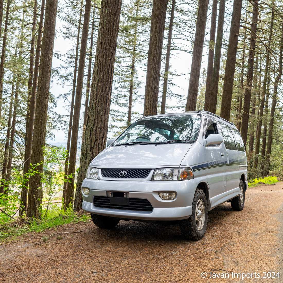 1998 Toyota Regius Wind Tourer Twin Moonroof 4WD (sold)