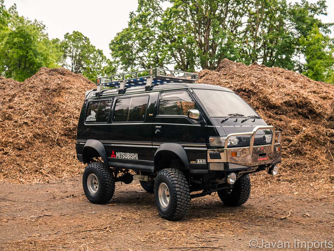 1993 Mitsubishi Delica Exceed Crystal Lite-Roof Ltd. Ed. 4WD (sold)