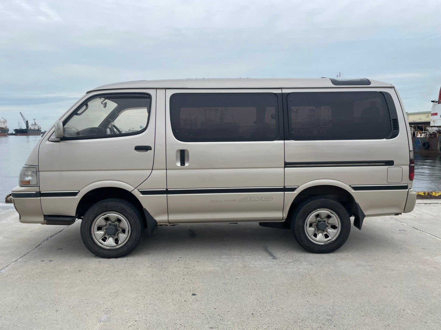 1996 Toyota HiAce Super Custom Triple Moonroof 4WD (sold, #077