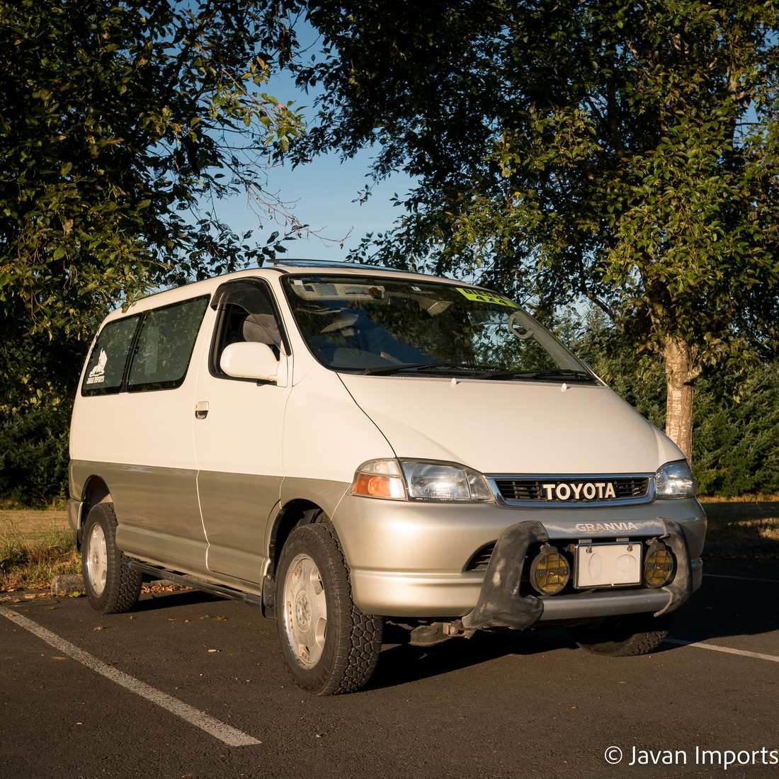1996 Toyota Granvia G Twin Moonroof 4WD w/ Lift Kit!! (sold)