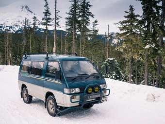 1993 Mitsubishi Delica  (Green)